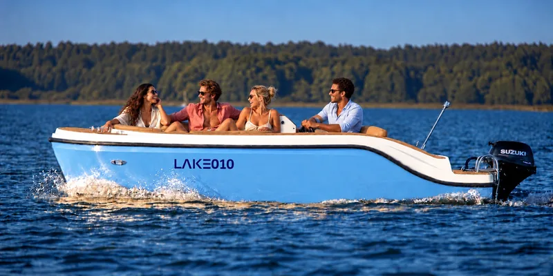 Excellence met gezelschap op het water
